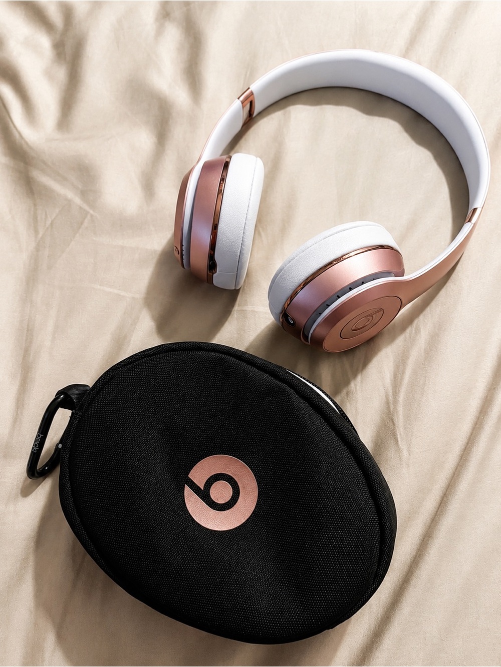 Beats by Dre Solo3 Wireless Headphones - Rose Gold & White - Picture 3 of 3